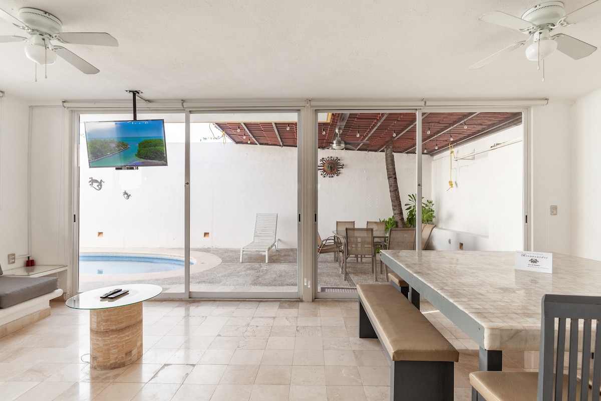 Santi别墅，可供9人入住，位于阿卡普尔科迪亚曼特（ Acapulco Diamante ）。