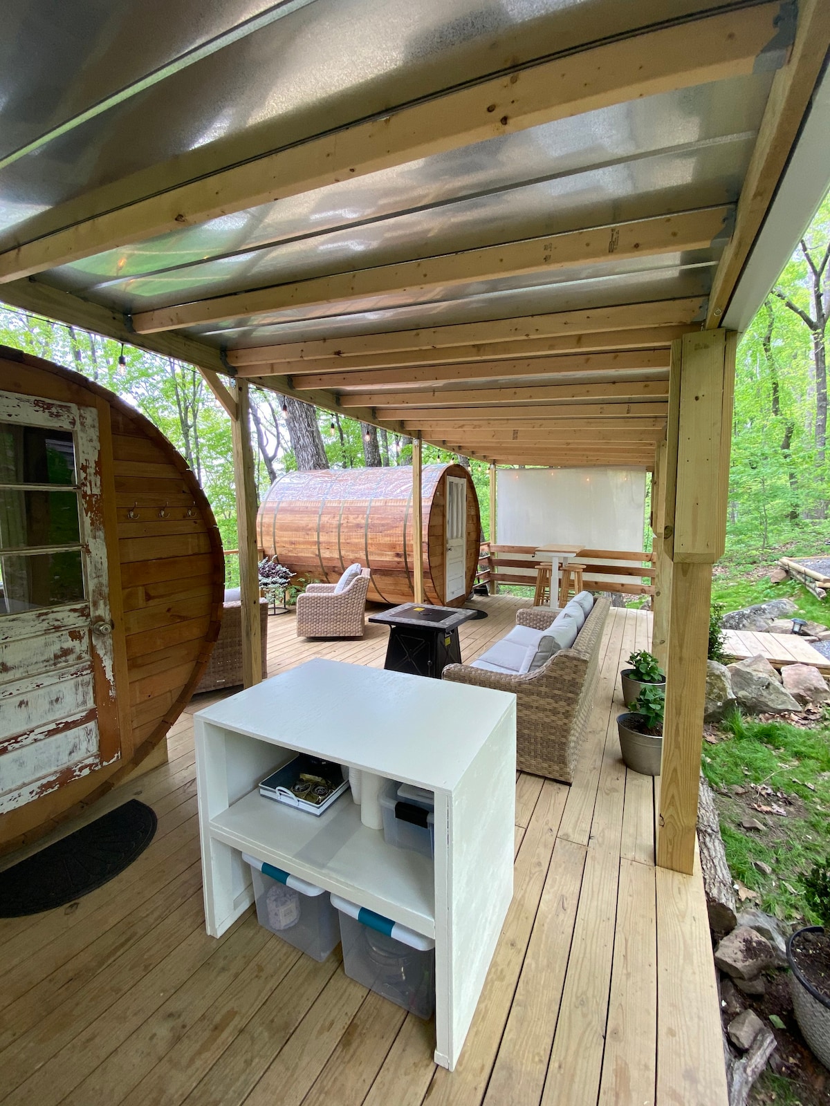 Treehouse Glamp Design with Amazing Views!