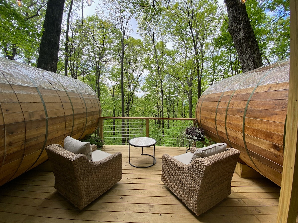 Treehouse Glamp Design with Amazing Views!