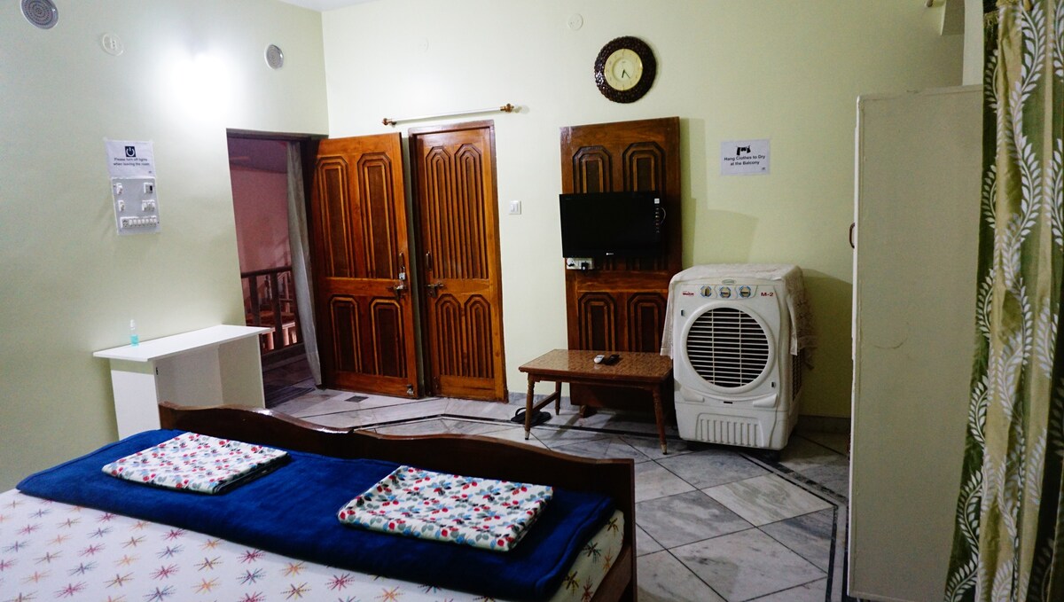 Luxury 1 -Double Bedroom With Balcony at Abu Road