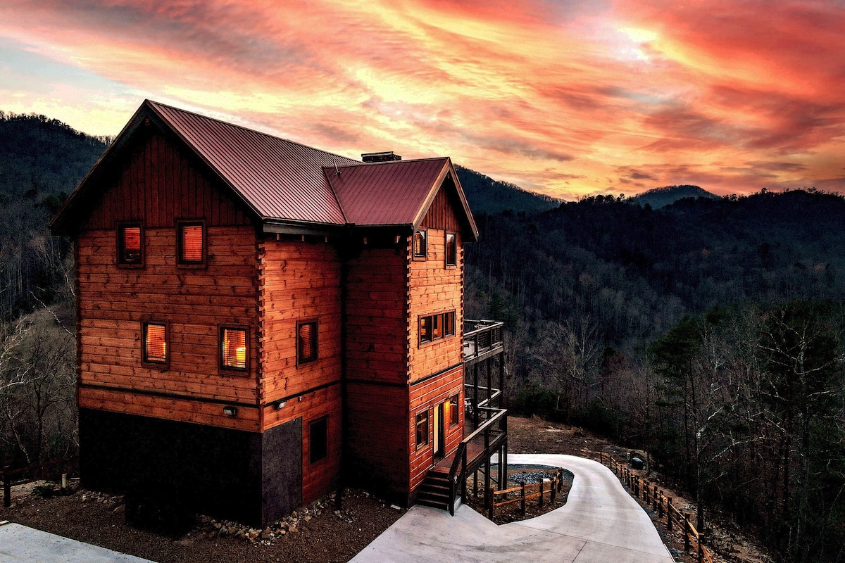 Incredible Views! | Highly Rated Family Lodge!