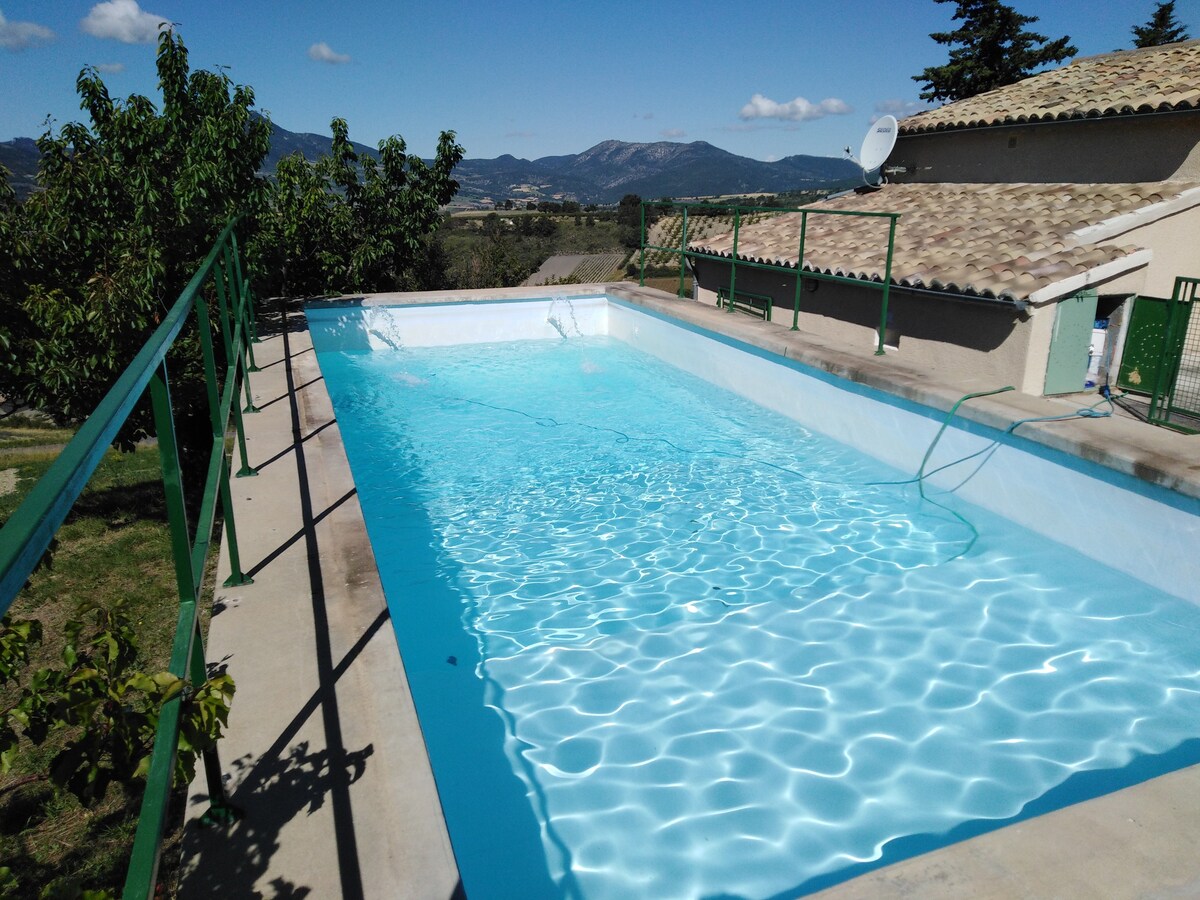 Ancienne bergerie avec piscine et vue imprenable