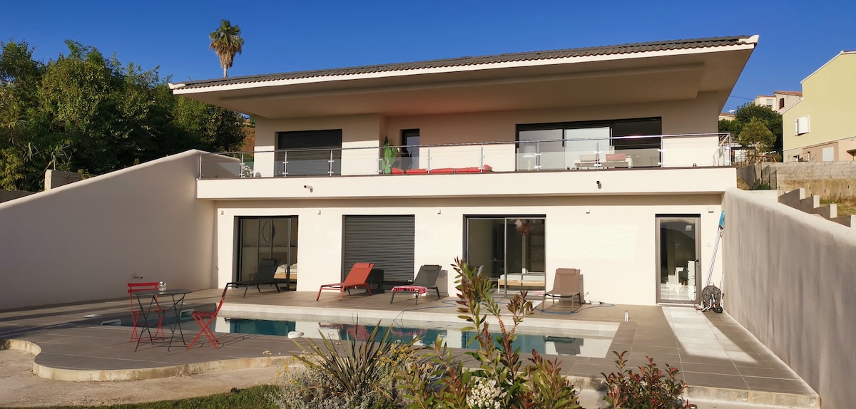 Villa avec piscine et vue sur le Golfe d’Ajaccio