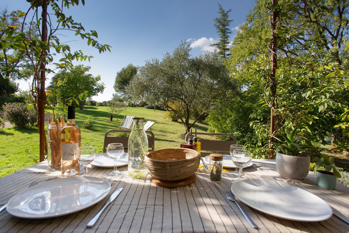 Provence, luxury cottage, farmhouse, pool, calm