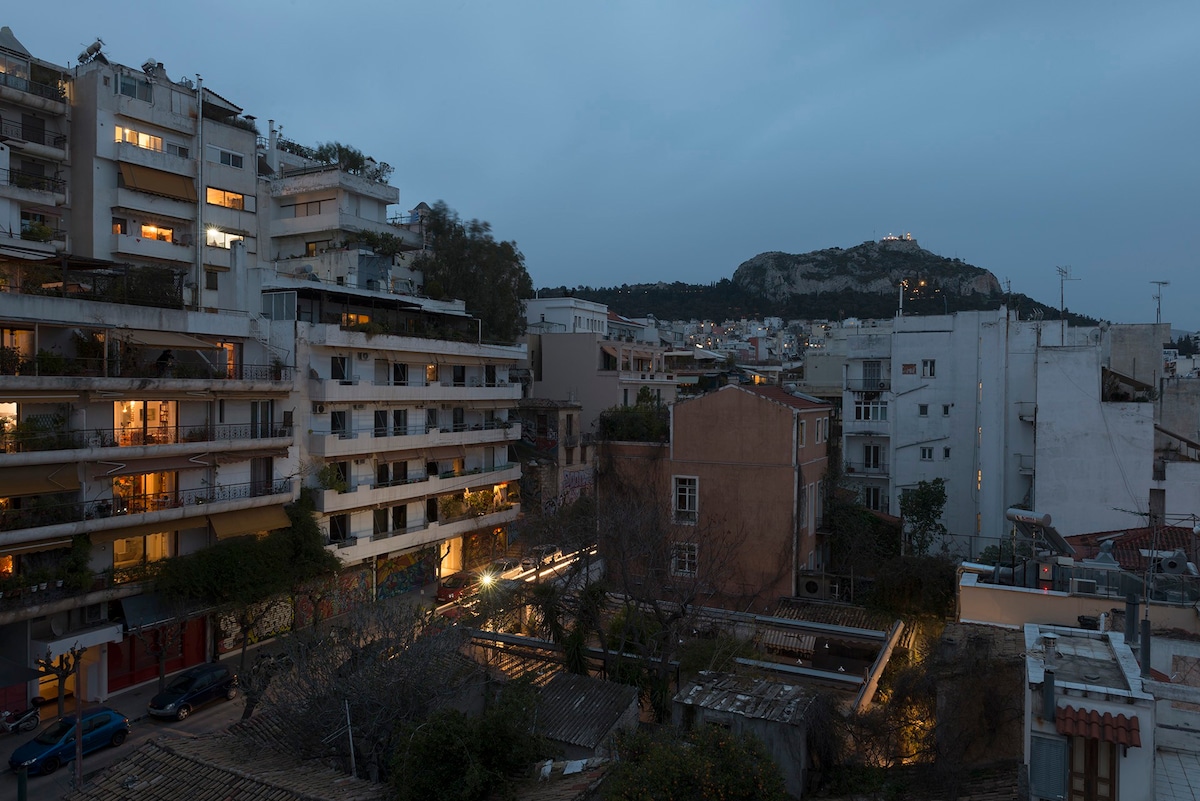 雅典市中心Exarcheia的迷人景观单间公寓