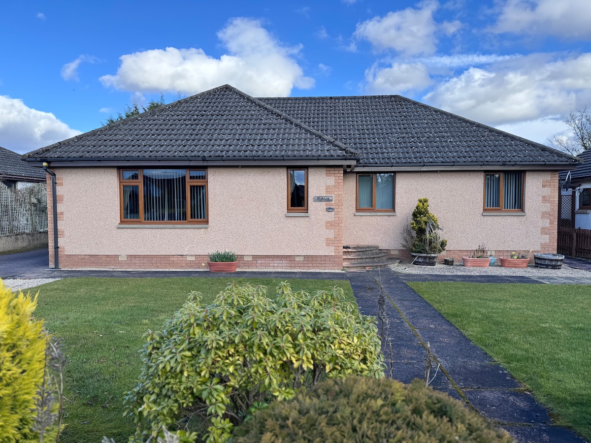 Home in Highland Village of Beauly