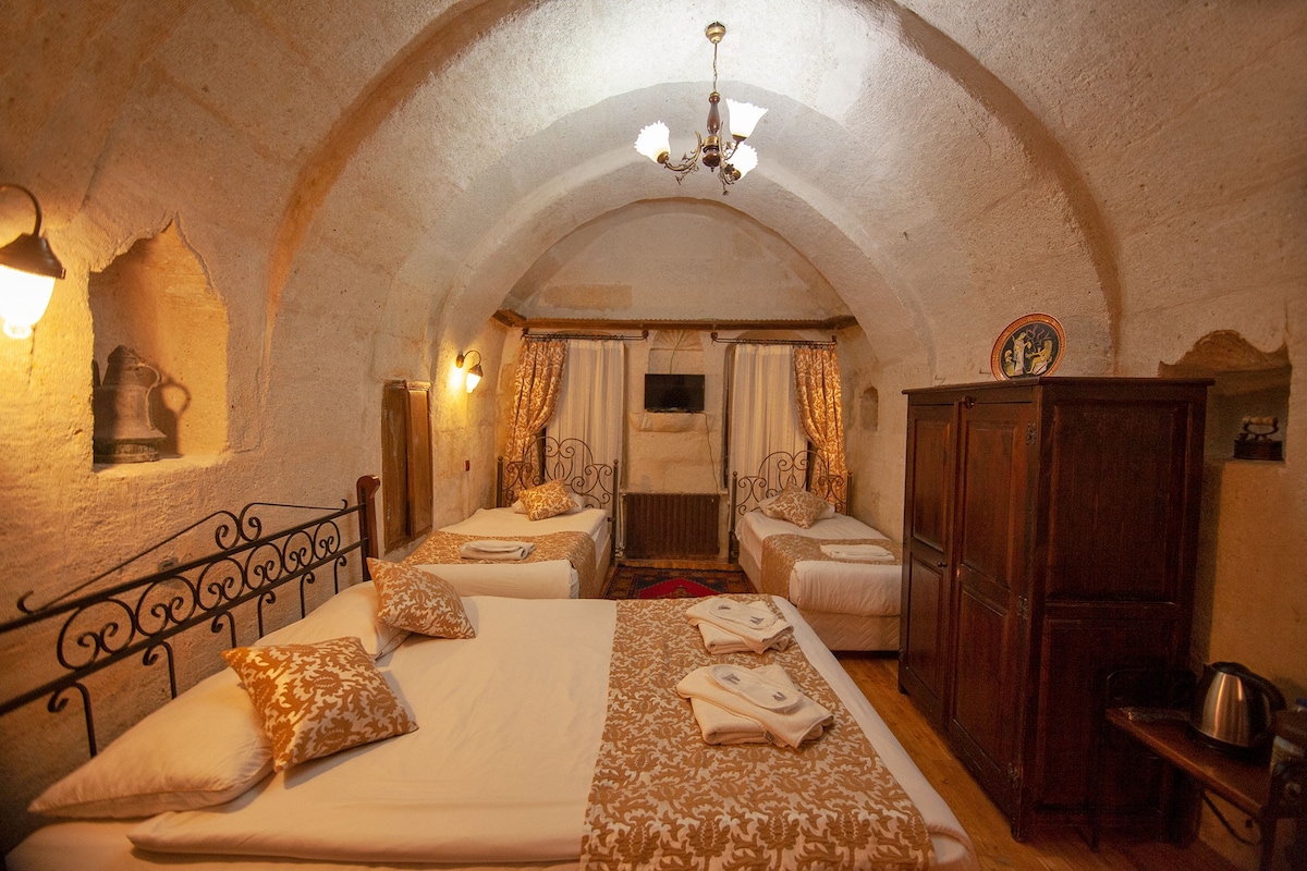Cappadocia Cave Rooms QUAD