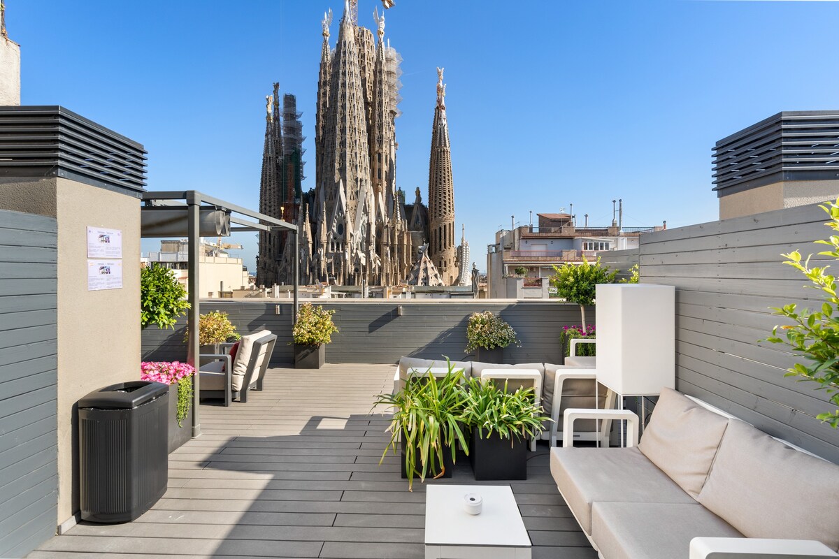 宽敞的3卧室复式公寓，可欣赏圣家堂（ Sagrada Familia ）