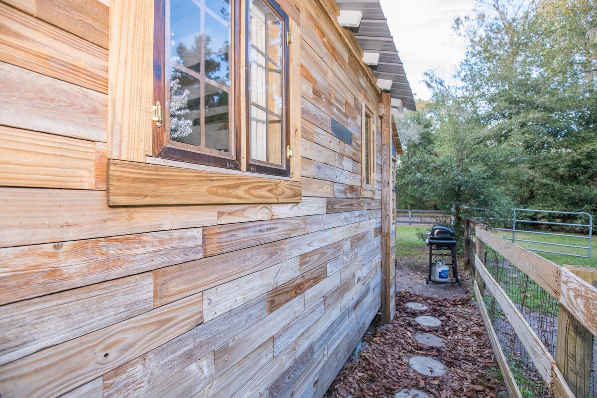 The Cabin at "White Magnolia"