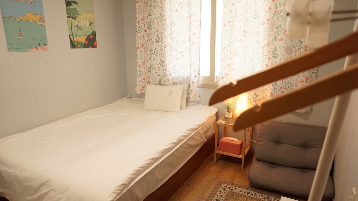 [CheongChun Hostel2B]在Hwangnidan-gil前面！ ！ Daereungwon景观！ ！舒适漂亮的标准双人床卧室