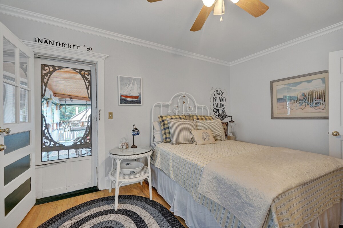 Nantucket Room #16