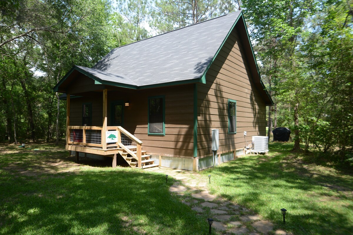 Summertree小屋、游泳池、热水浴缸、步行道