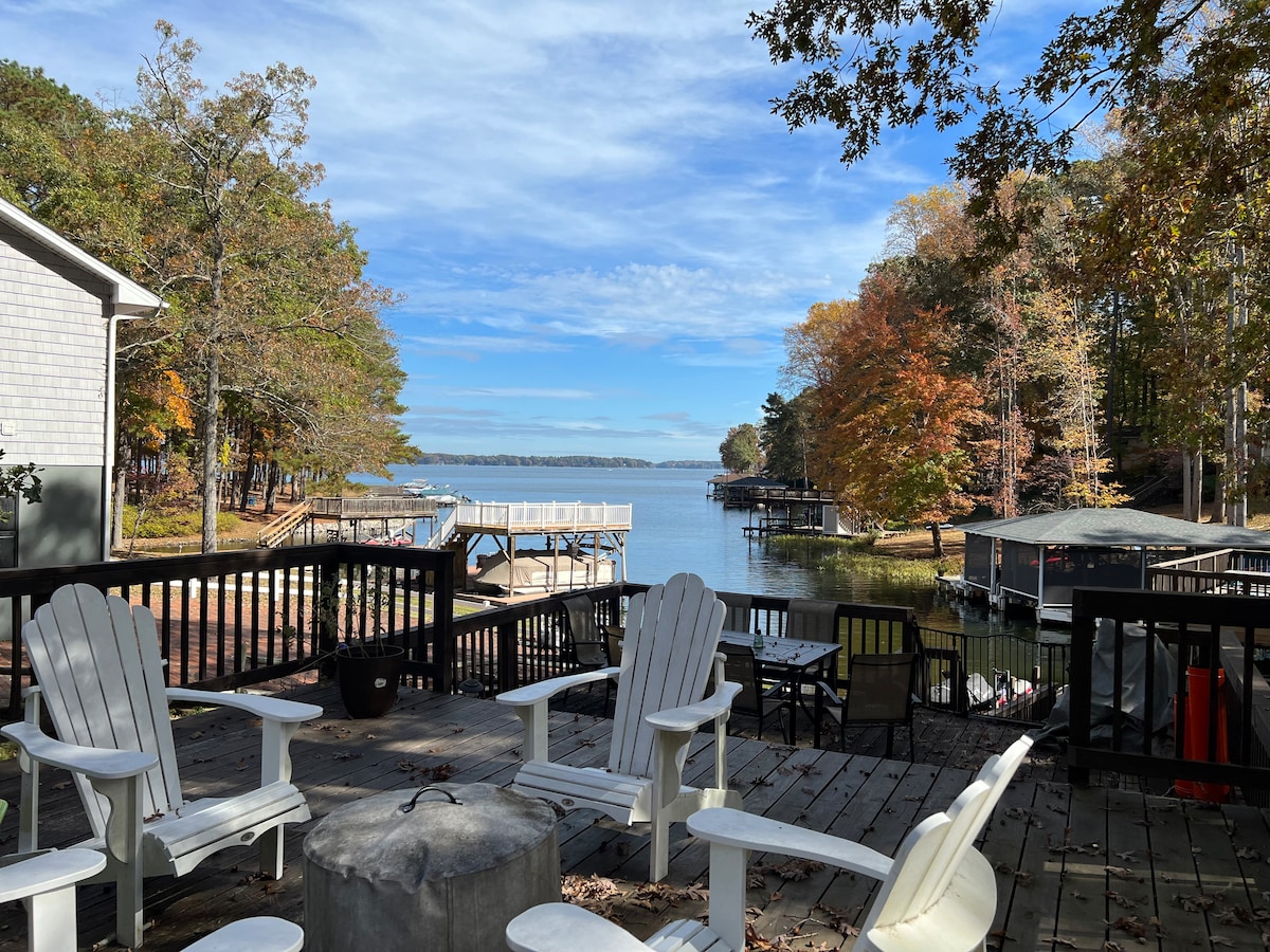 Cozy Quiet Main Lake Cottage w/ Beautiful Views!