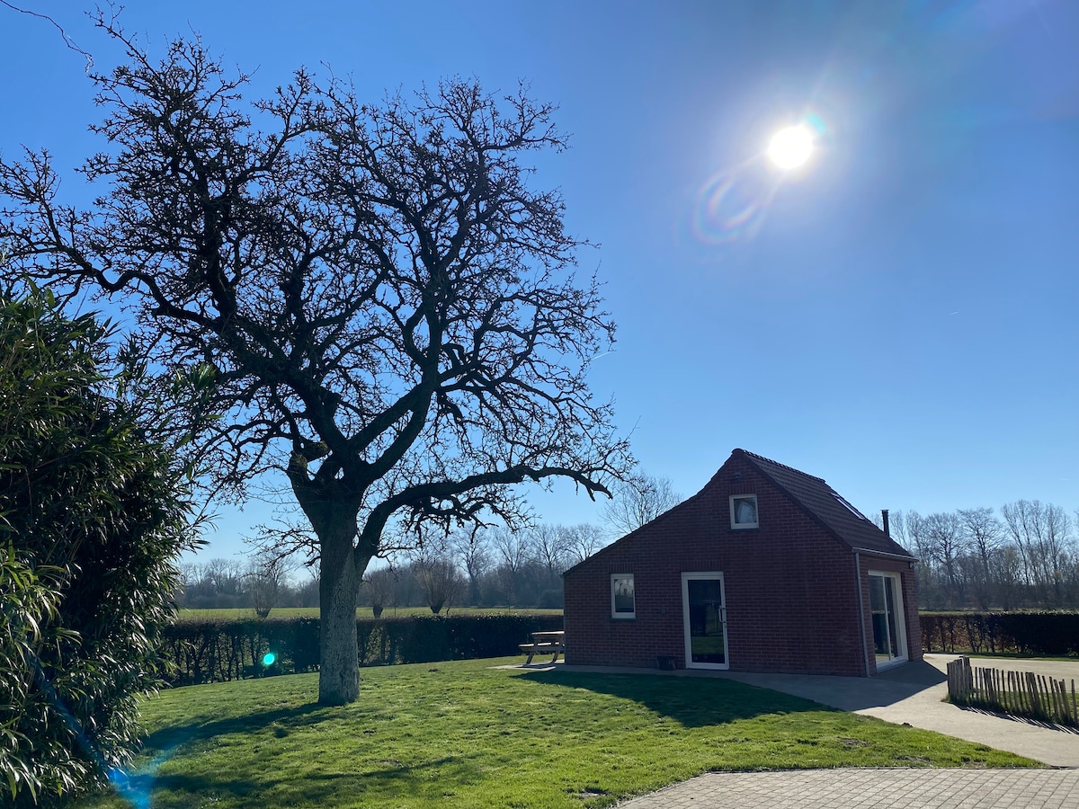 Uniek huisje op een hoeve middenin polderlandschap