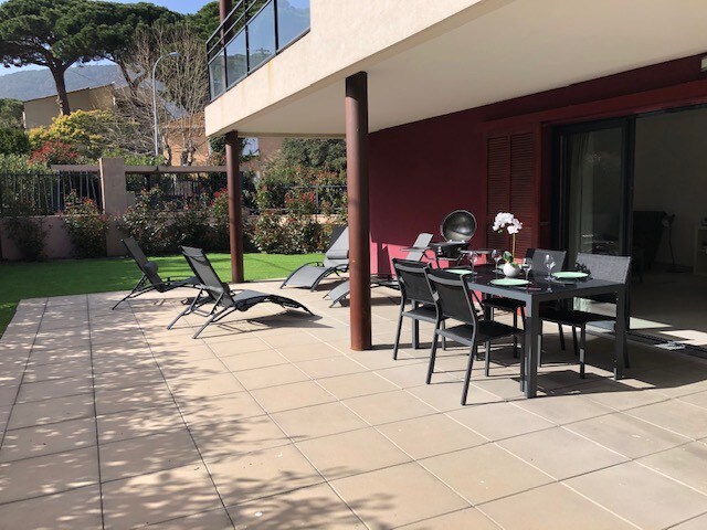 Appartement Centre 75 m2 Terrasse 170 m2 Cavalaire