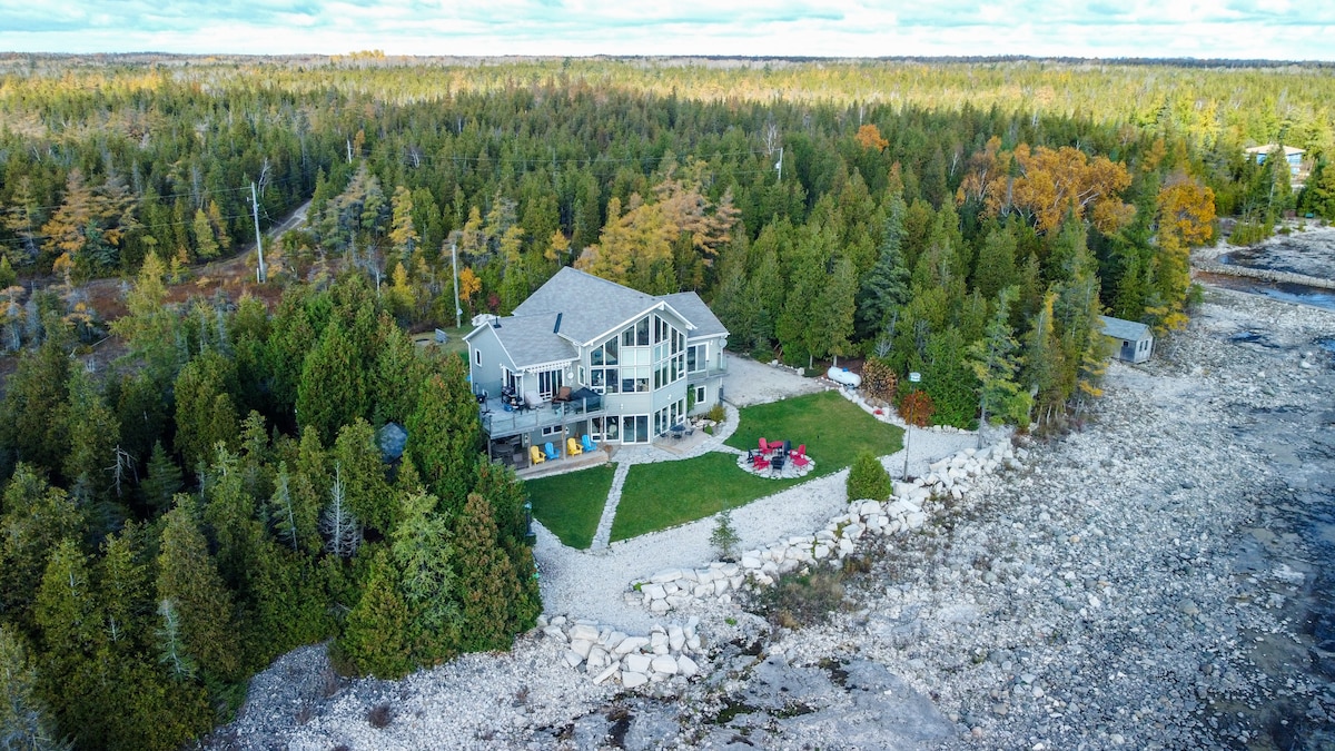 Tamarack by the Bay - Waterfront Cottage