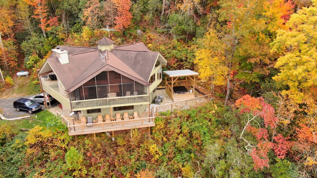 4-Season Mountainside Retreat Robbinsville NC