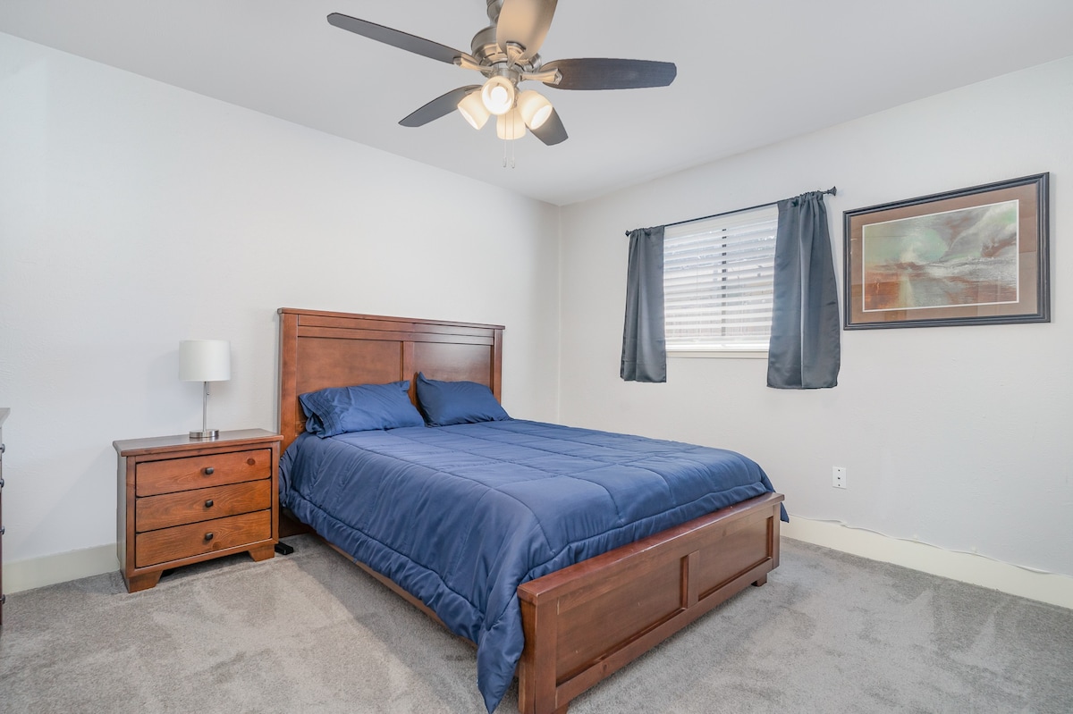 Quiet private bedroom in east Dallas home.