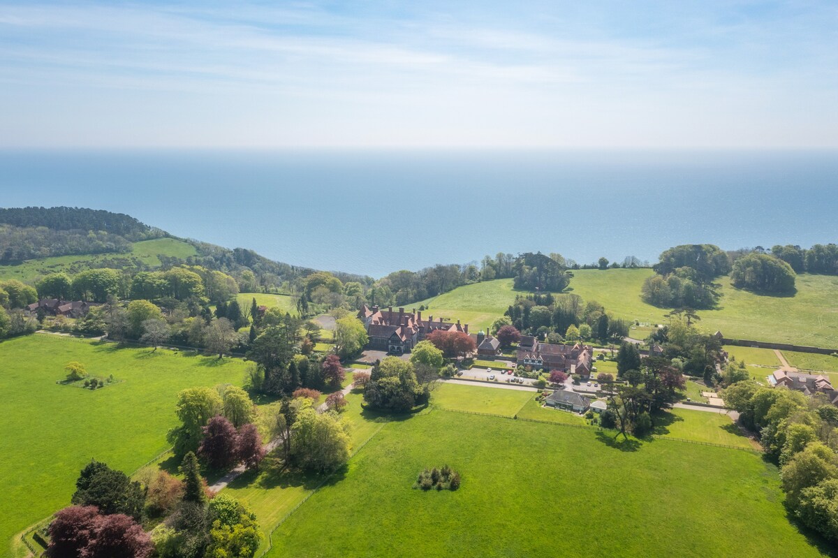 Cosy Estate Cottage, Private Beach Devon, Slps 4 +1