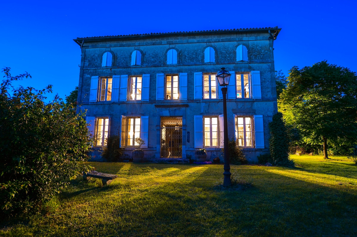 Suite famille-Maison de maître piscine-5min Nérac