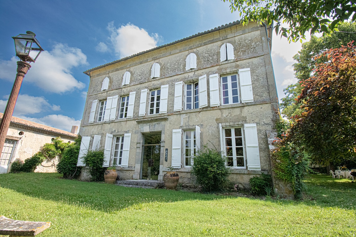 Suite famille-Maison de maître piscine-5min Nérac