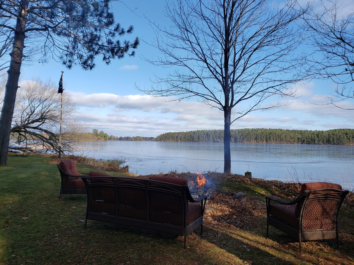 完美的Northwoods Lakehouse度假胜地