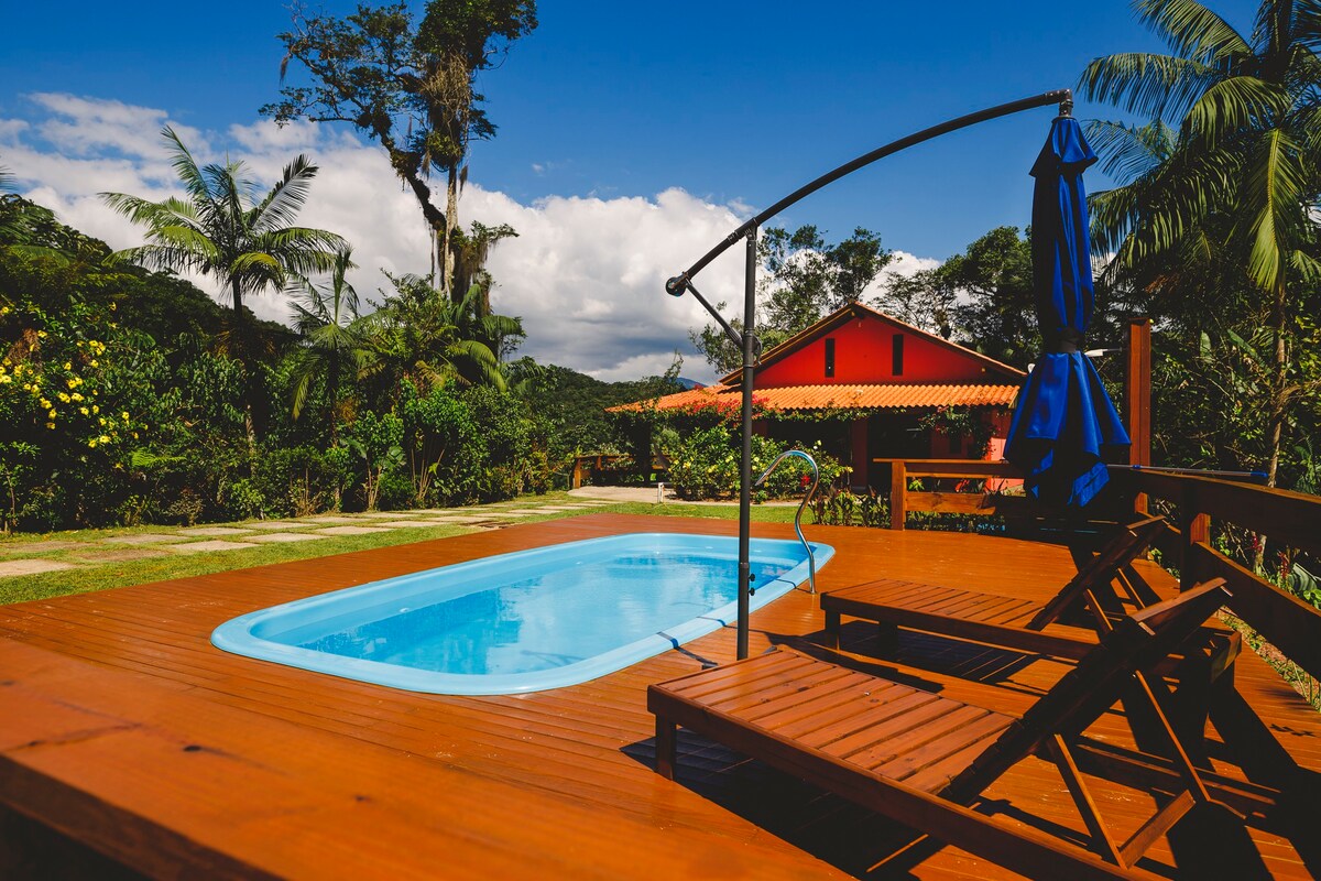 Casa de Campo com Piscina em Meio a Natureza