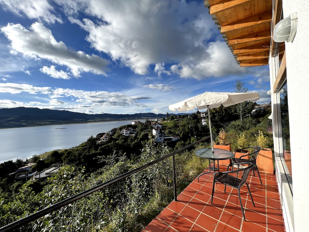 Lake Tomine & Nature Guatavita湖景小木屋