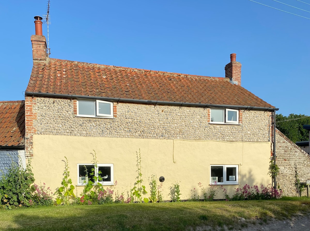 Corner Cottage Salthouse by the Sea, Norfolk Coast