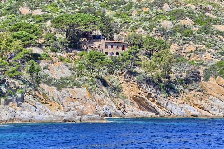 Giglio Porto, Isola del Giglio的民宿