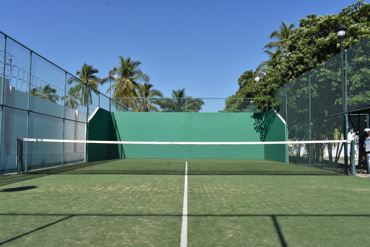 Villa moderna con alberca y padel en Acapulco