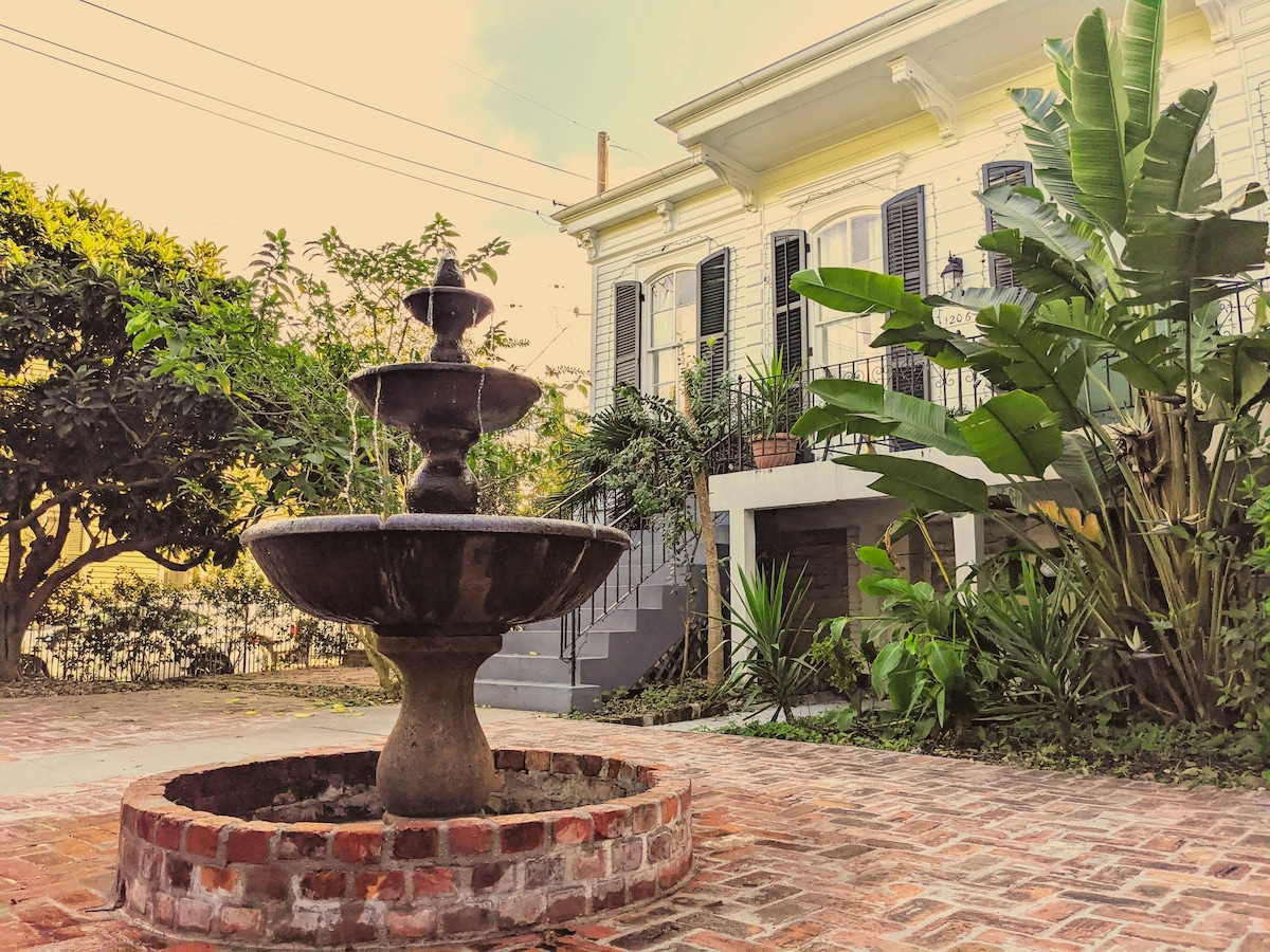 Balcony Courtyard near French Quarter