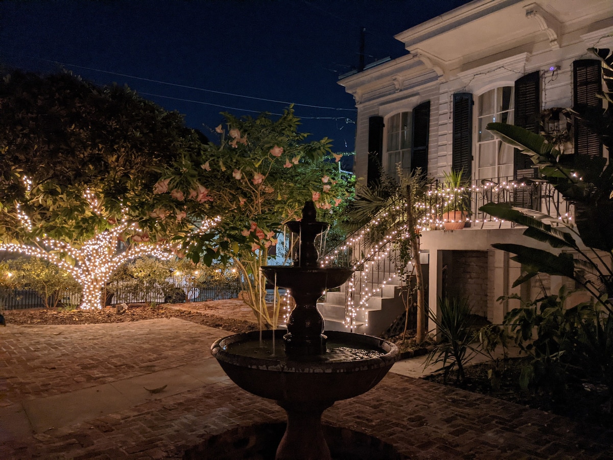 Balcony Courtyard near French Quarter