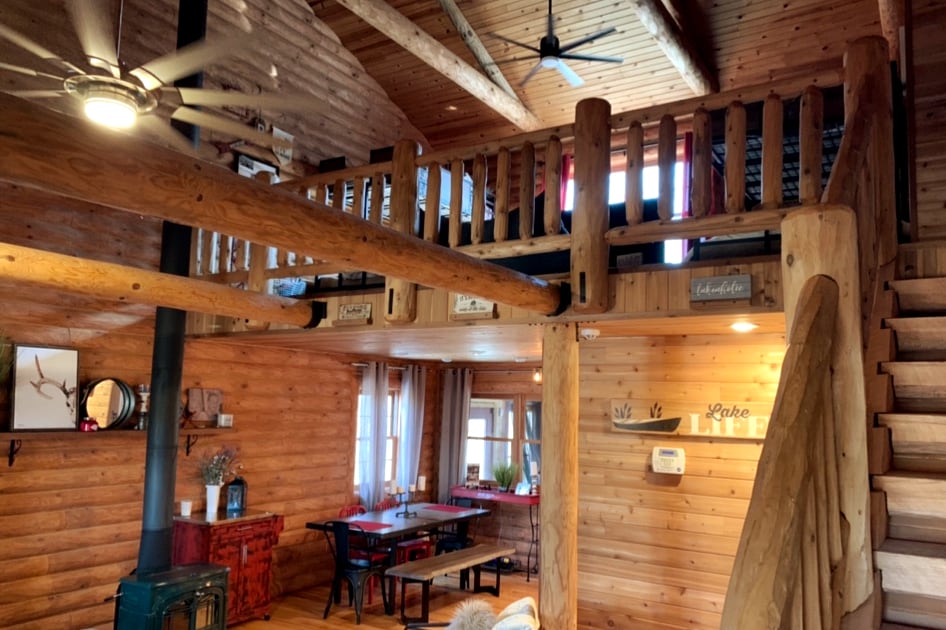 Beautiful Log Cabin on 34 Acres at Mark Twain Lake