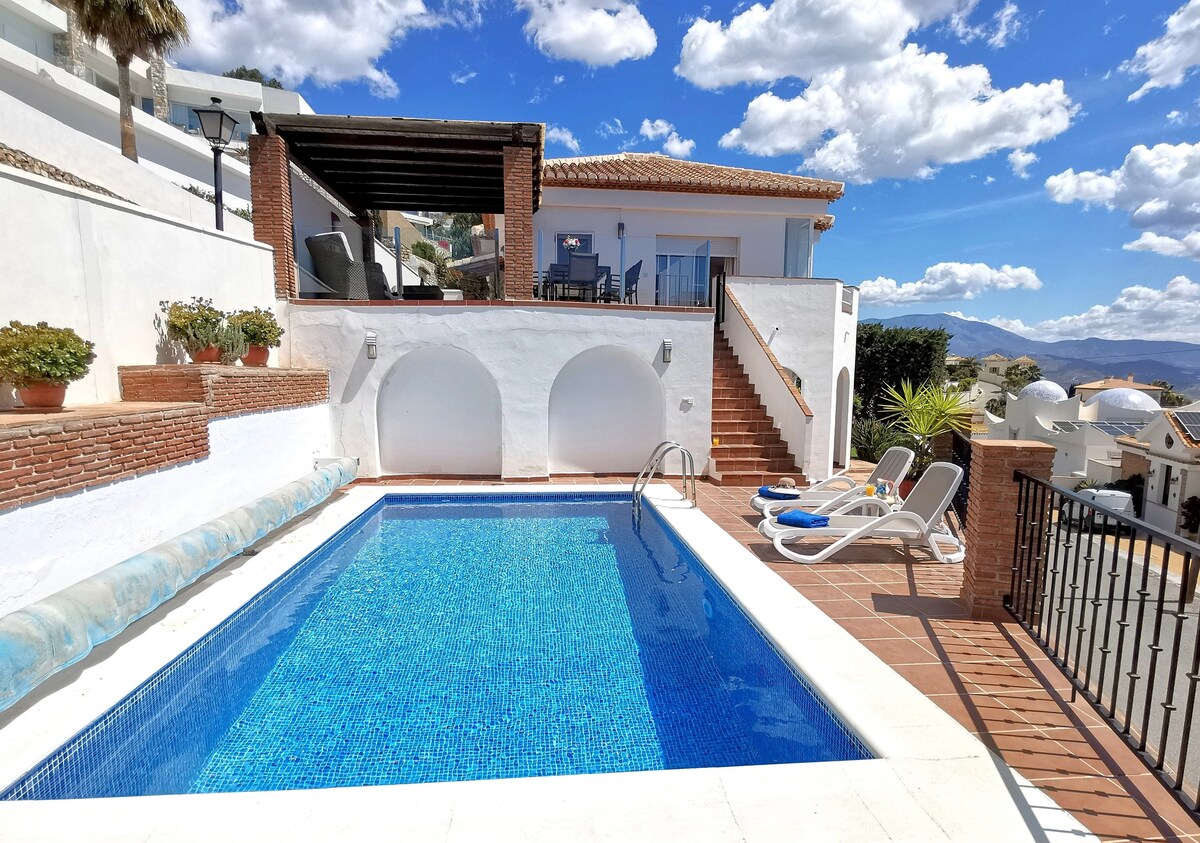 Villa Estrella with private heated pool
