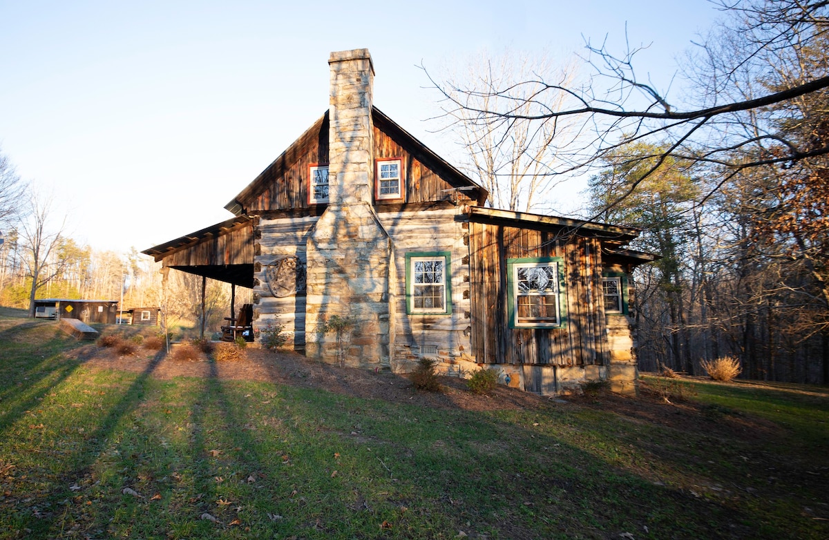 1840s Log Cabin Getaway