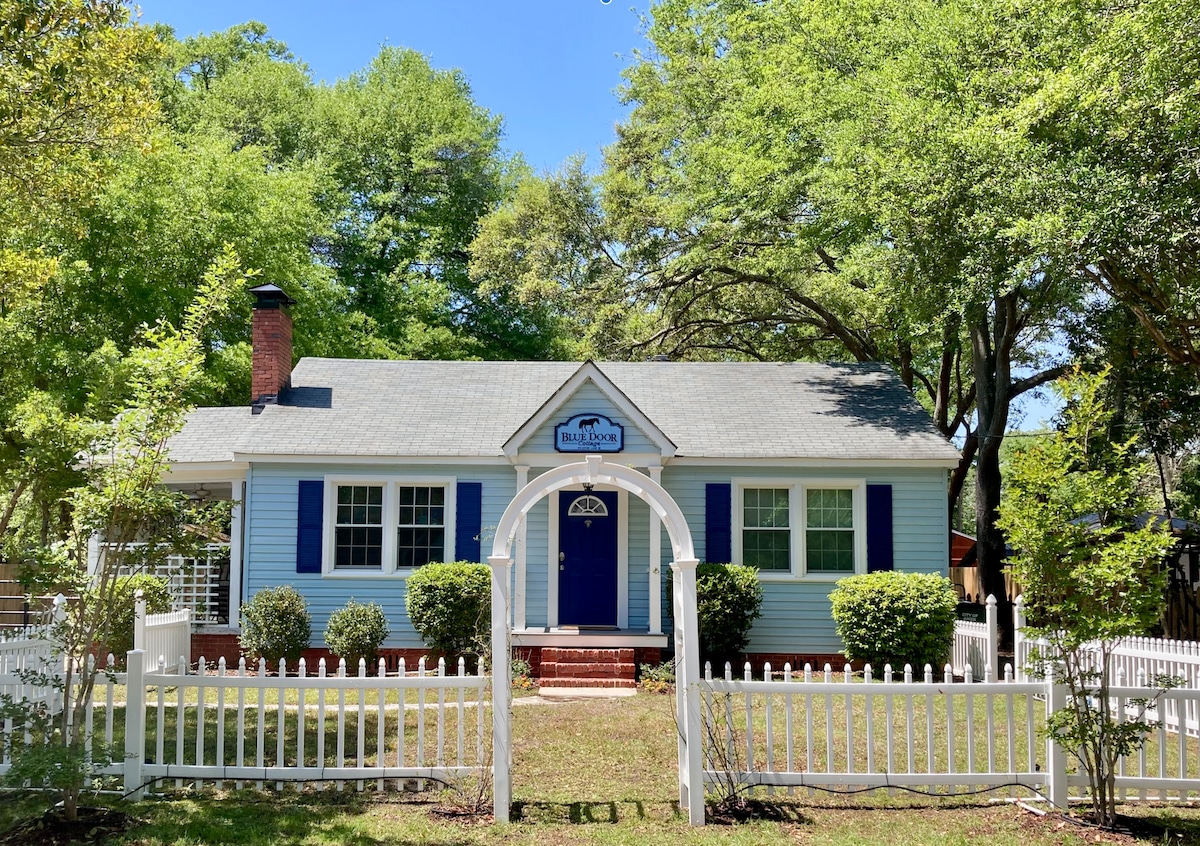 蓝门小屋（ Blue Door Cottage ） ：允许携带狗狗入住，艾肯市中心