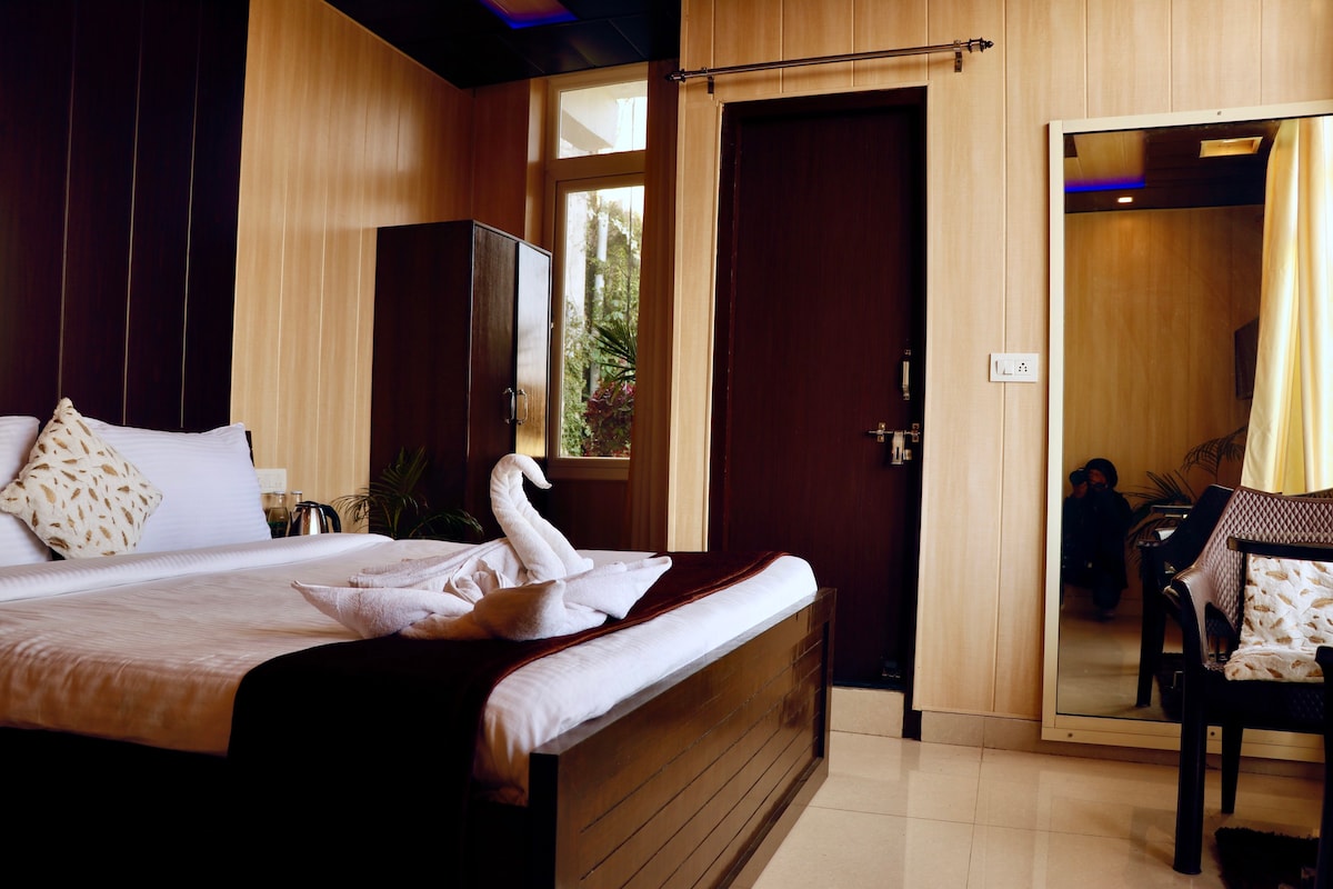 Laxmi Bhawan - A 3 BR luxury guest suite.