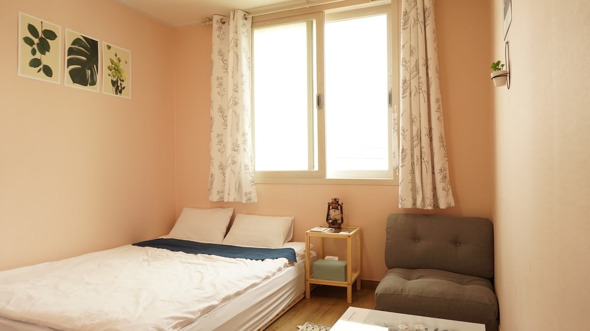 [CheongChun Hostel2D] Daereungwonco前面！ ！ Hwangnidan-gil区！ ！蒸汽舒适的2人标准双人床卧室