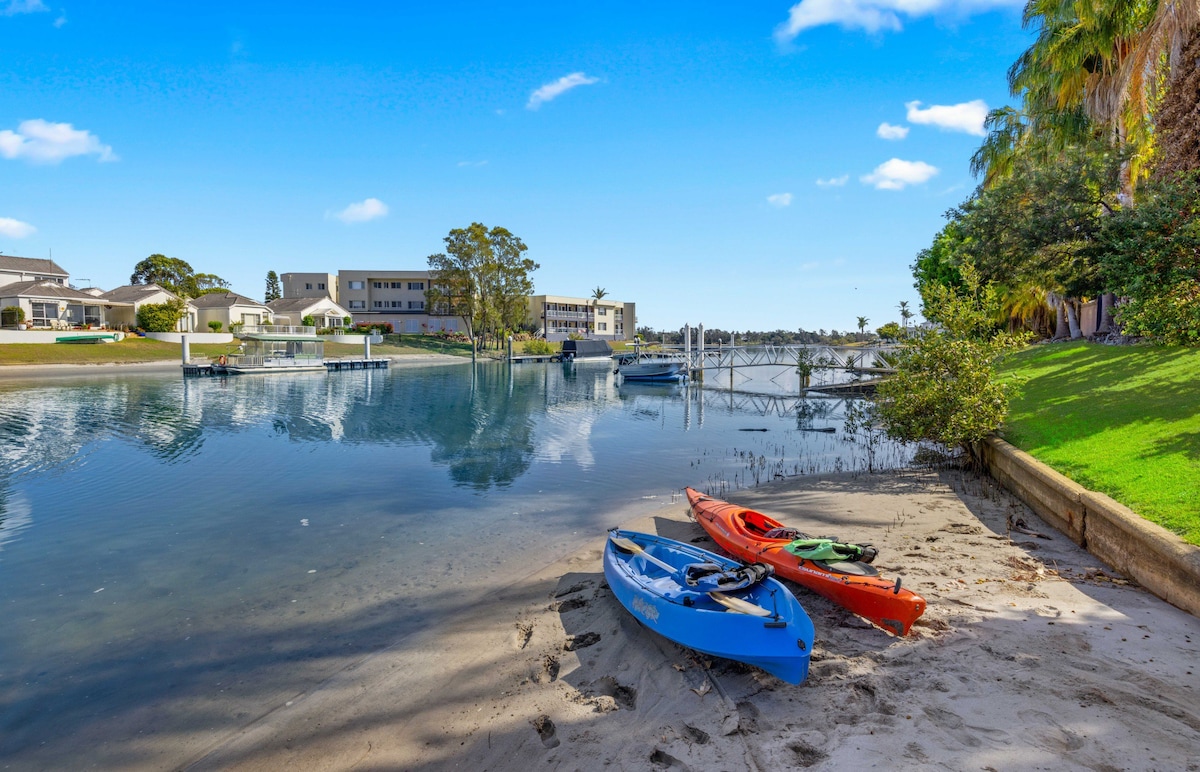 Studio Fran - Port Macquarie Canals