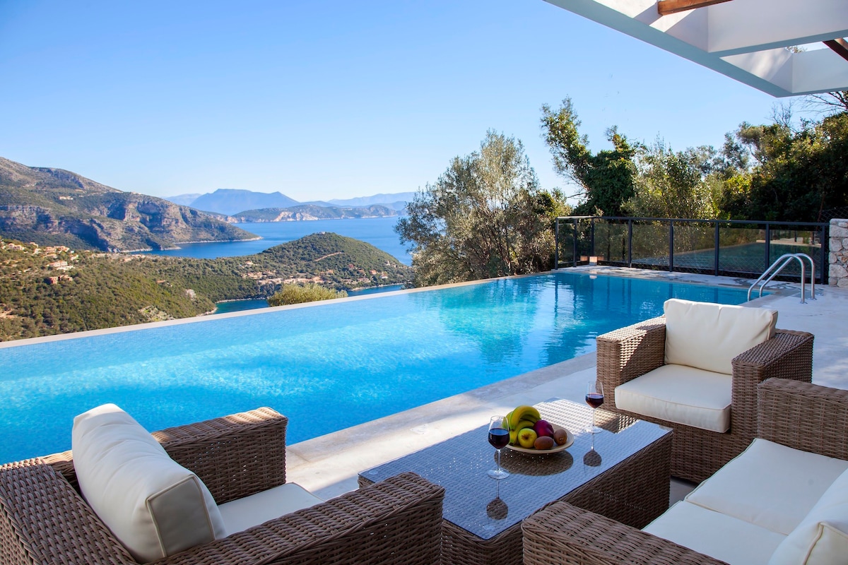 Villa Luxe with Stunnig Seaviews