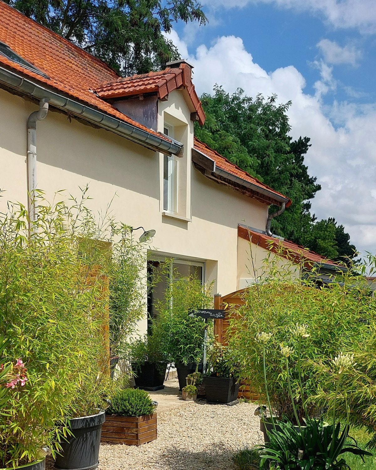 Au pied à terre Côté Jardin/私人住宅