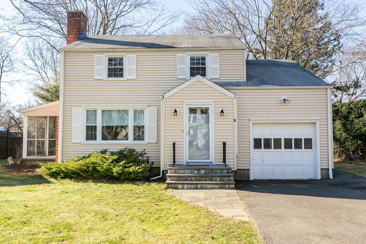 Peaceful Suburban Colonial w/New Kitchen.