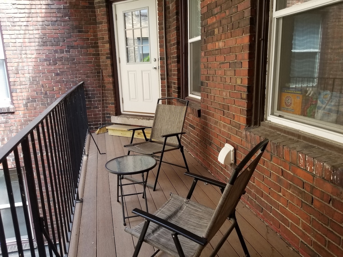 Downtown Gem: 1BR + Free Parking