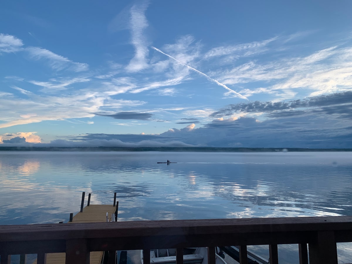 卡尤加湖滨度假胜地，欣赏美丽的日落！