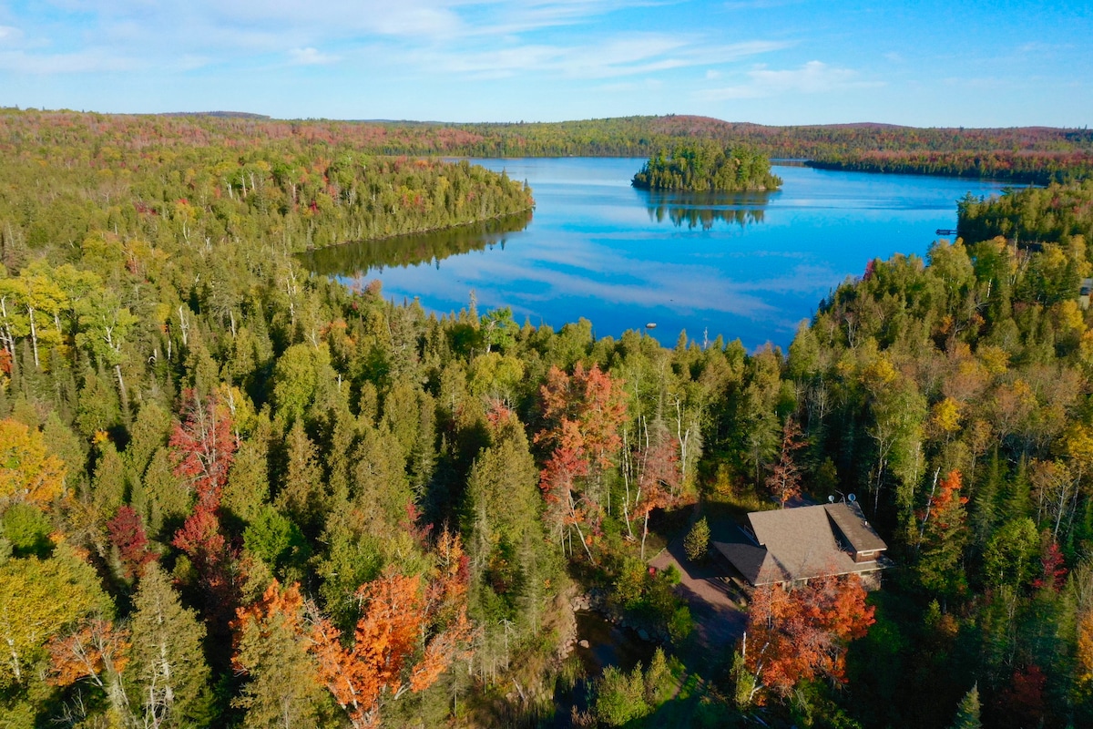 宁静小屋：您的Northwoods Lakefront Retreat