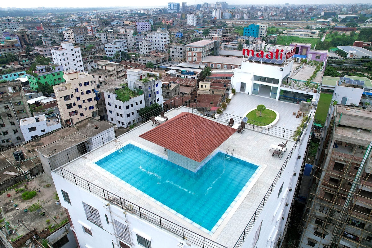 Bashundhara R/A游泳池和健身房（ 260平方英尺）