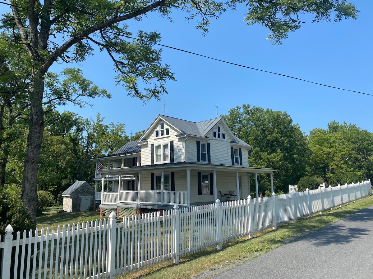 Springdale Mill Farmhouse with Spa House