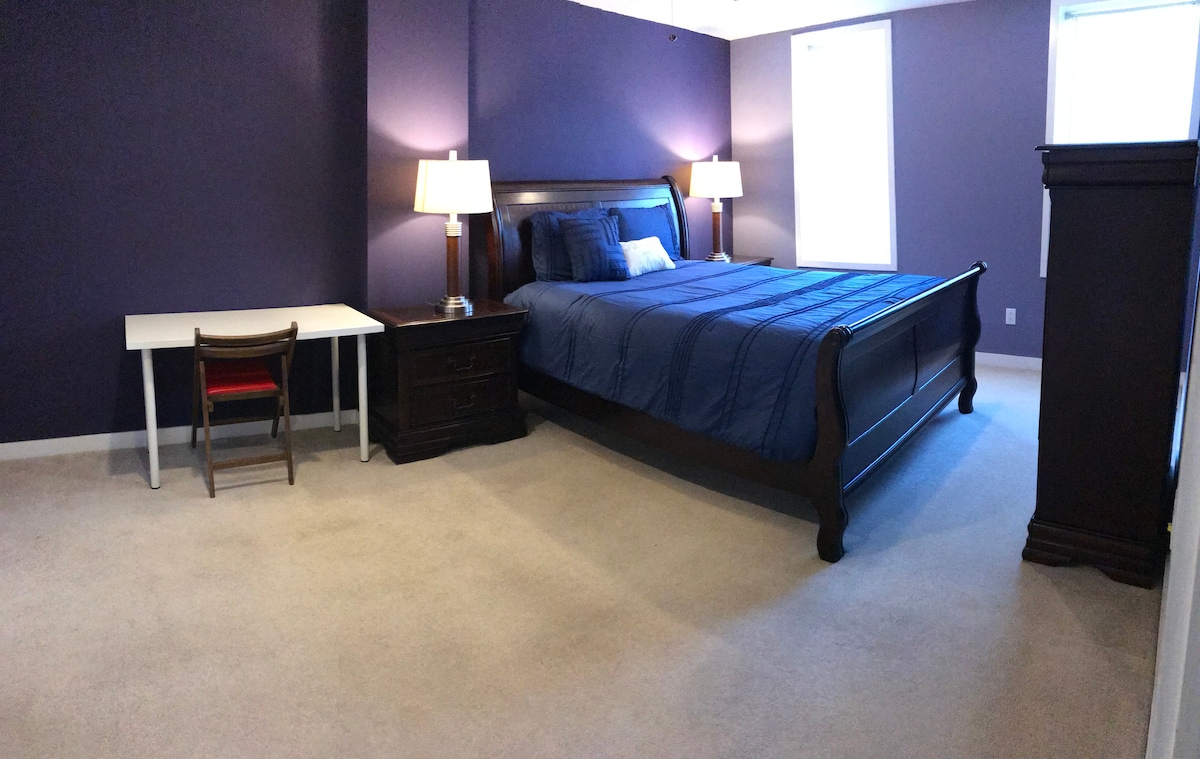 小意大利公寓的漂亮卧室可供出租。