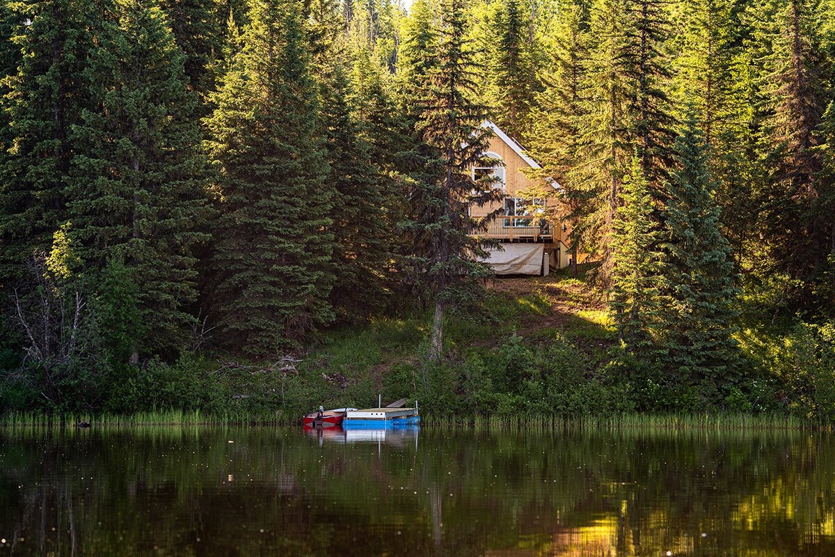 Lakeside Scarlet Antlers Cabin